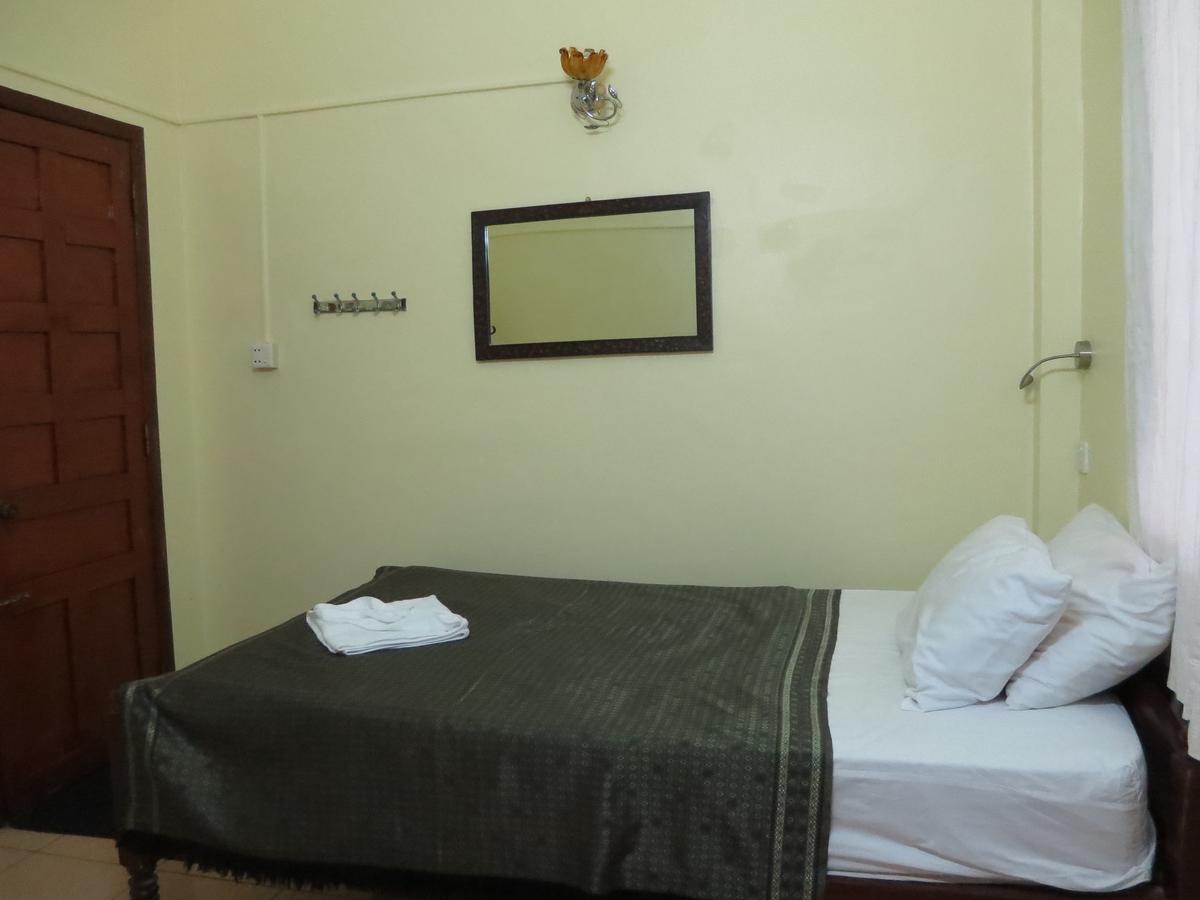Goldie Guesthouse Phnom Penh Exterior photo