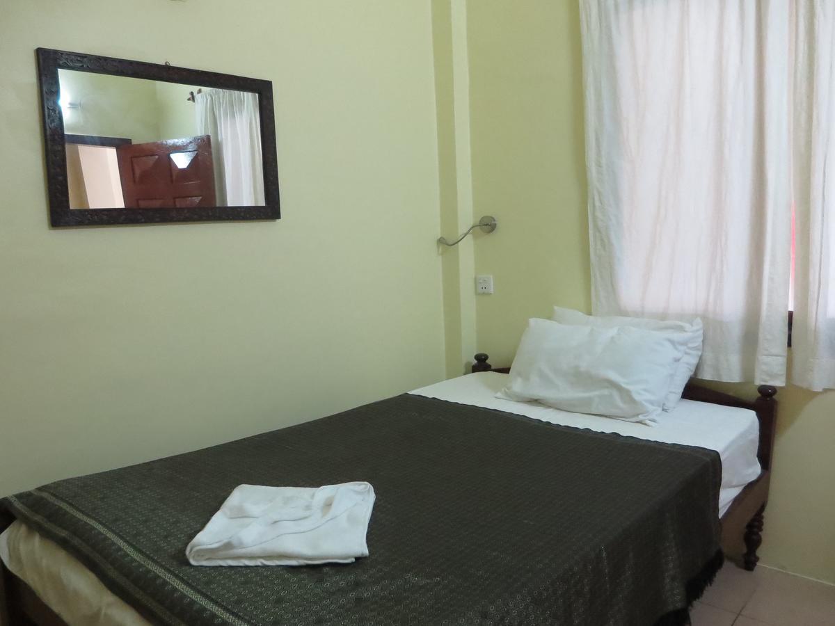 Goldie Guesthouse Phnom Penh Exterior photo
